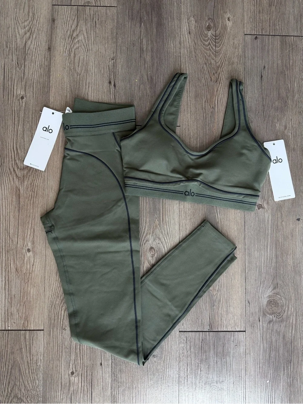 Alo Olive Green Heart Throb Set